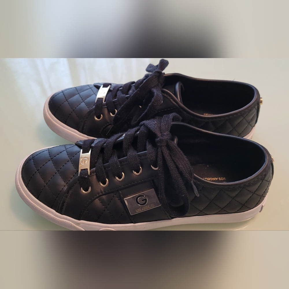 G BY GUESS Quilted Fashion Sneakers Lace Up Leather Black Gold Detailing Size 7